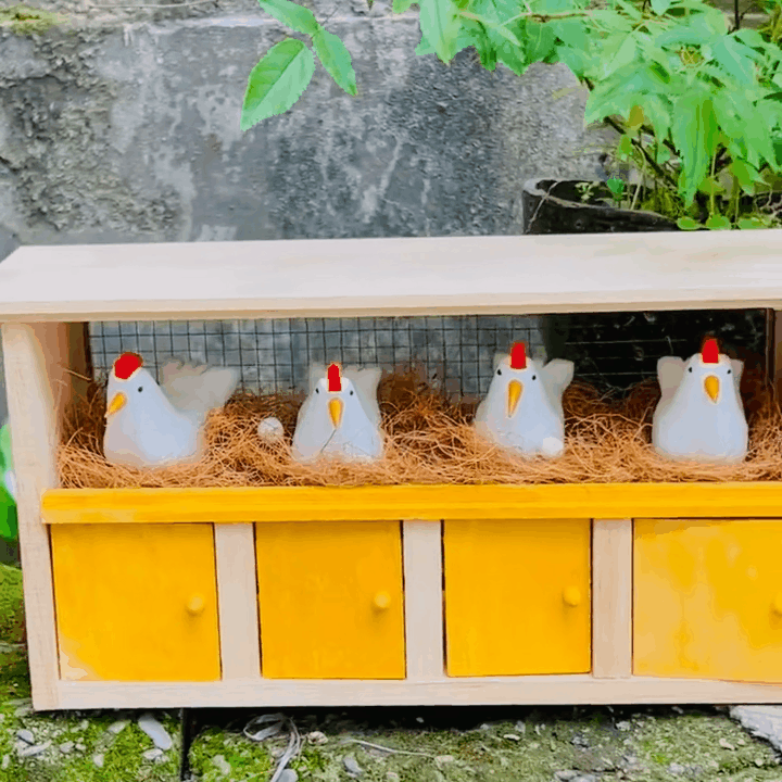 Original Handmade Wooden Chicken Coop Automata – Battery-Powered Kinetic Sculpture in Solid Beech Wood