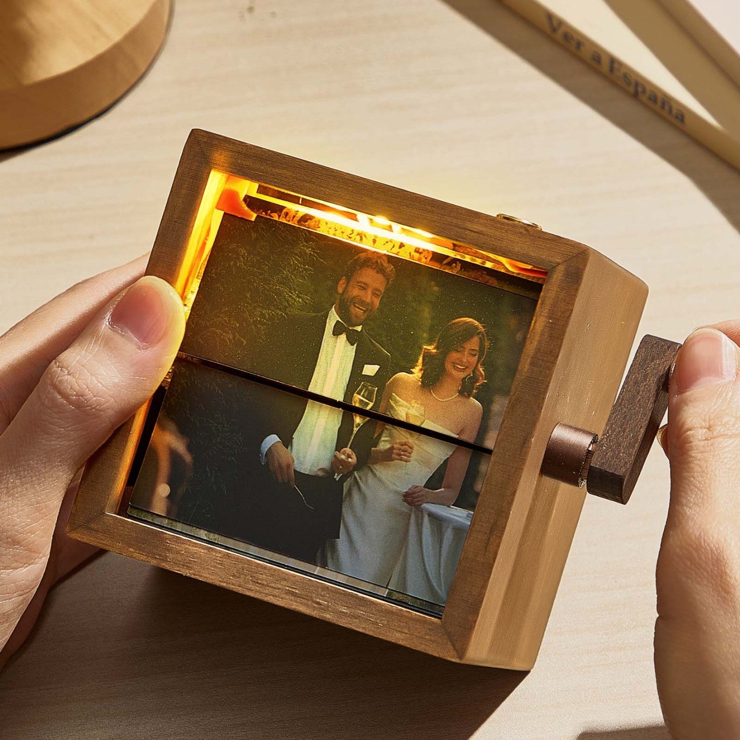 Custom Photo Flipbook Frame Animationo Machine Mechanical Hand-cranked Flipbook Box PhotAlbum with Light Unique Wedding Gifts