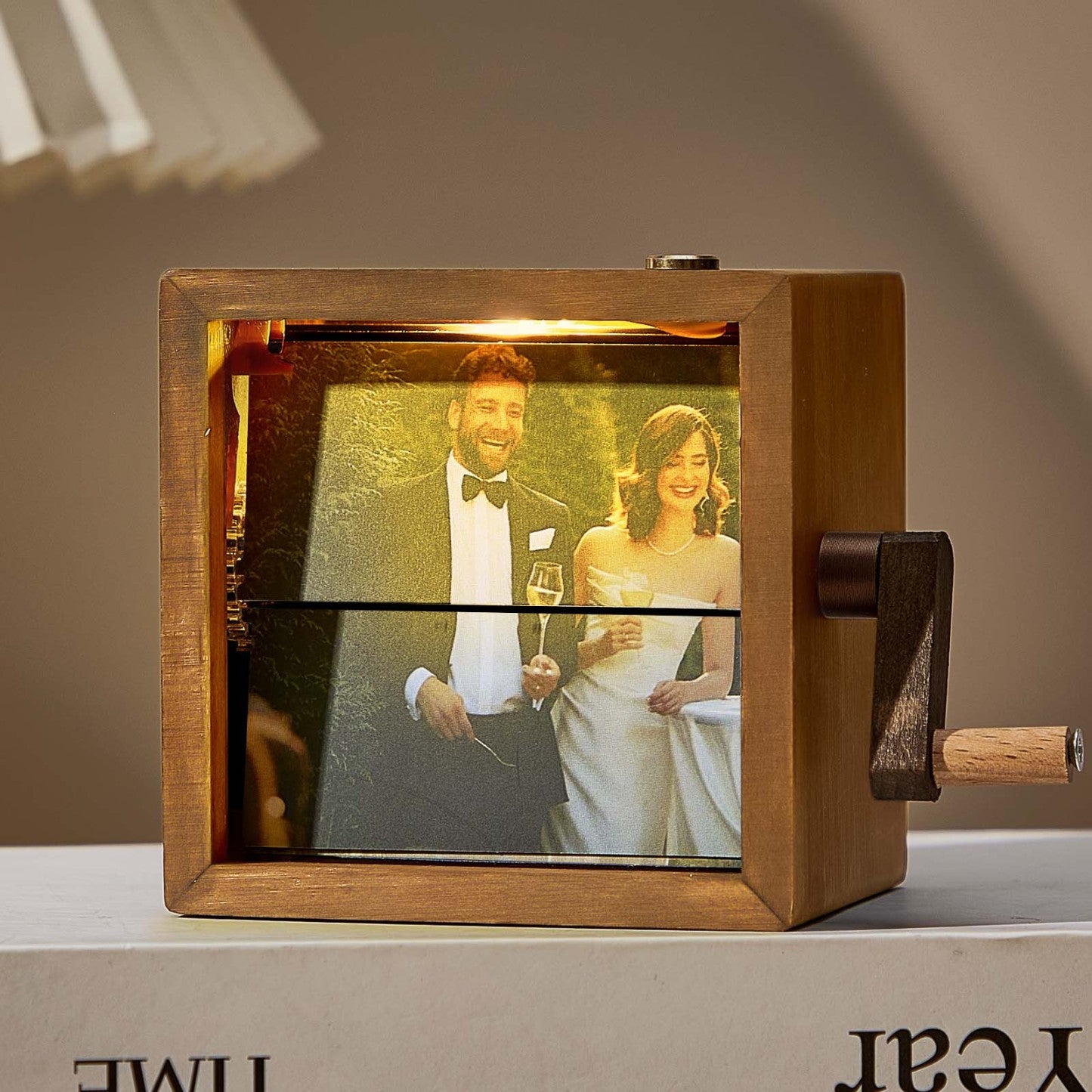 Custom Photo Flipbook Frame Animationo Machine Mechanical Hand-cranked Flipbook Box PhotAlbum with Light Unique Wedding Gifts