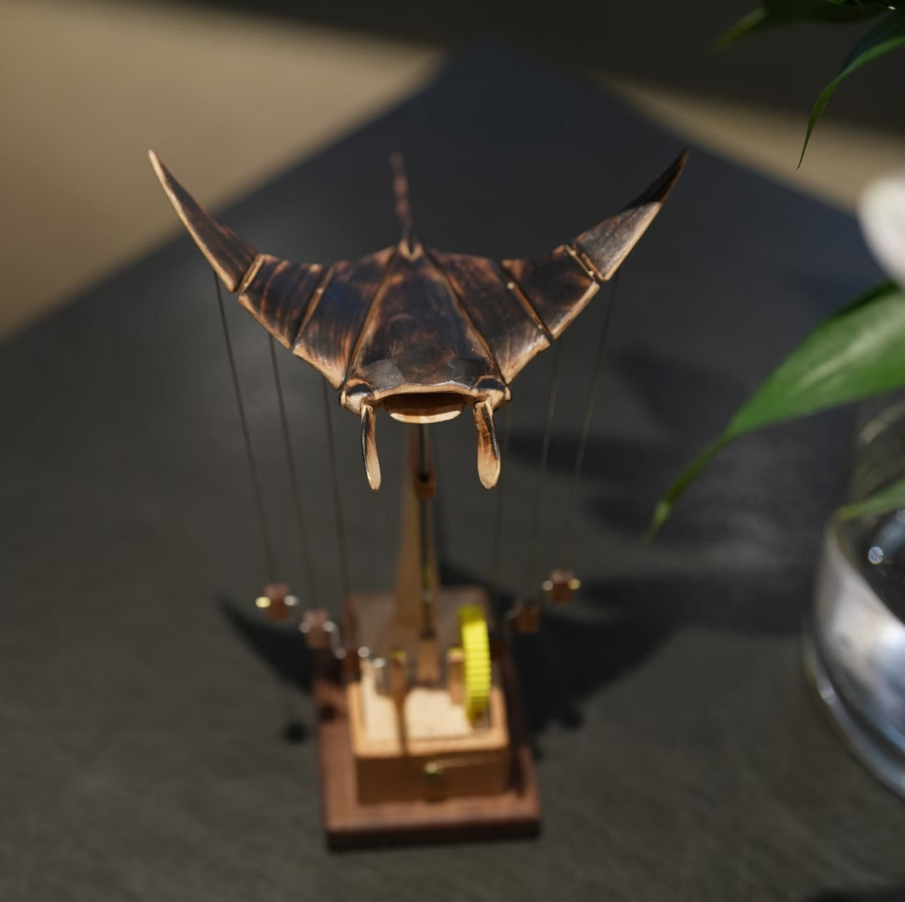 Handcrafted Wooden Manta Ray Automata – Smooth Gliding Motion Inspired by Ocean Grace