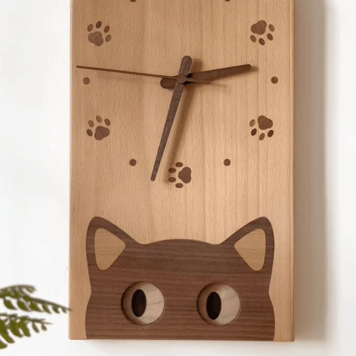 Hand-carved Creative Kitten Eye-Tracking Wooden Clock